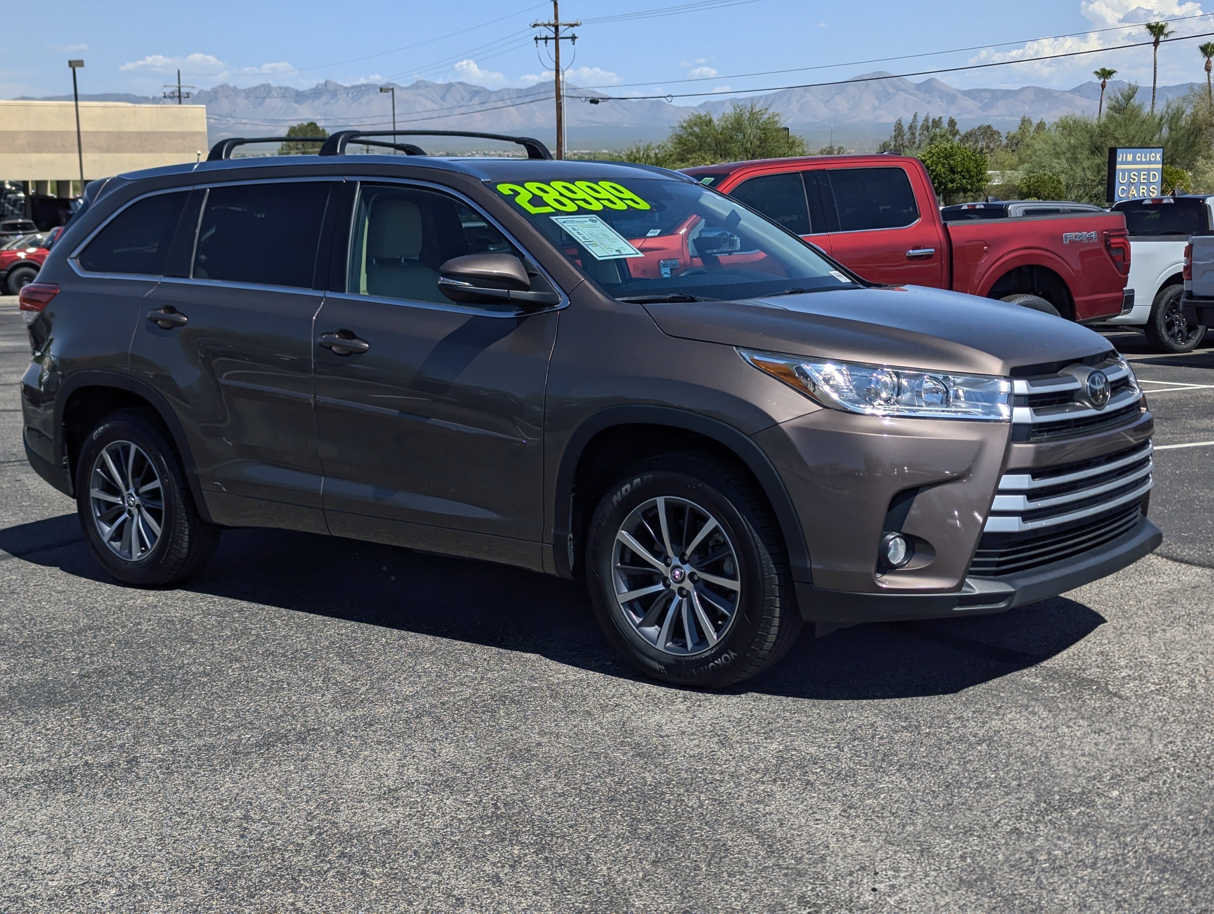 2018 Toyota Highlander XLE in Bronze — front three-quarter view